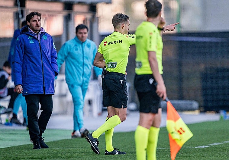 El árbitro, en el penalti señalado al Pucela: «No interpreto que sea ocasión manifiesta de gol»